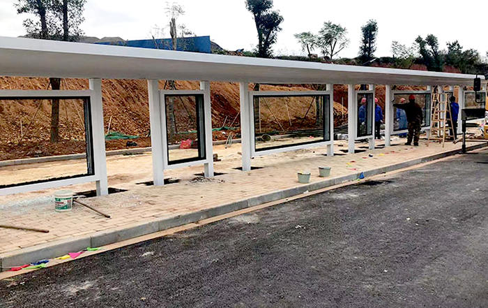 河北衡水加長款公交站臺候車亭安裝完成-圖片2