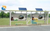 太陽能公交候車亭可以方便人們使用手機(jī)